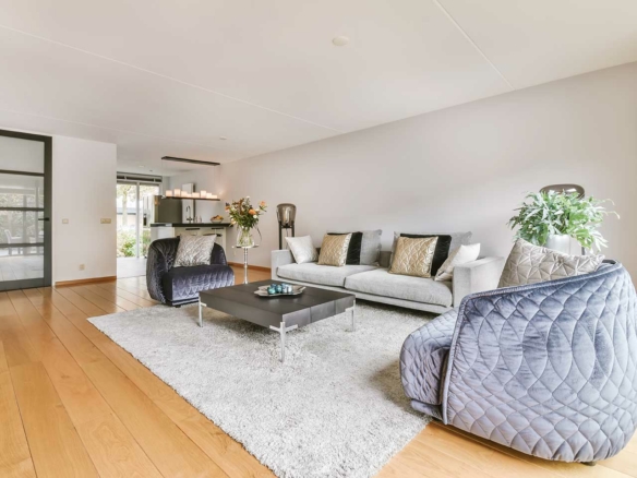 Central apartment with doorman